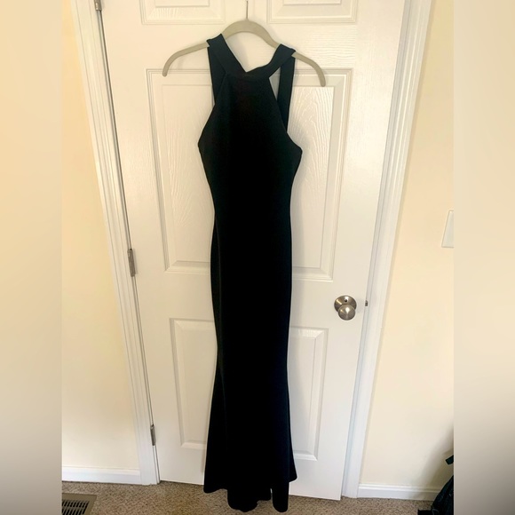Misguided black long dress with halter neckline - Picture 1 of 3